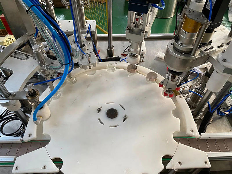 Моноблок машина за пълнене